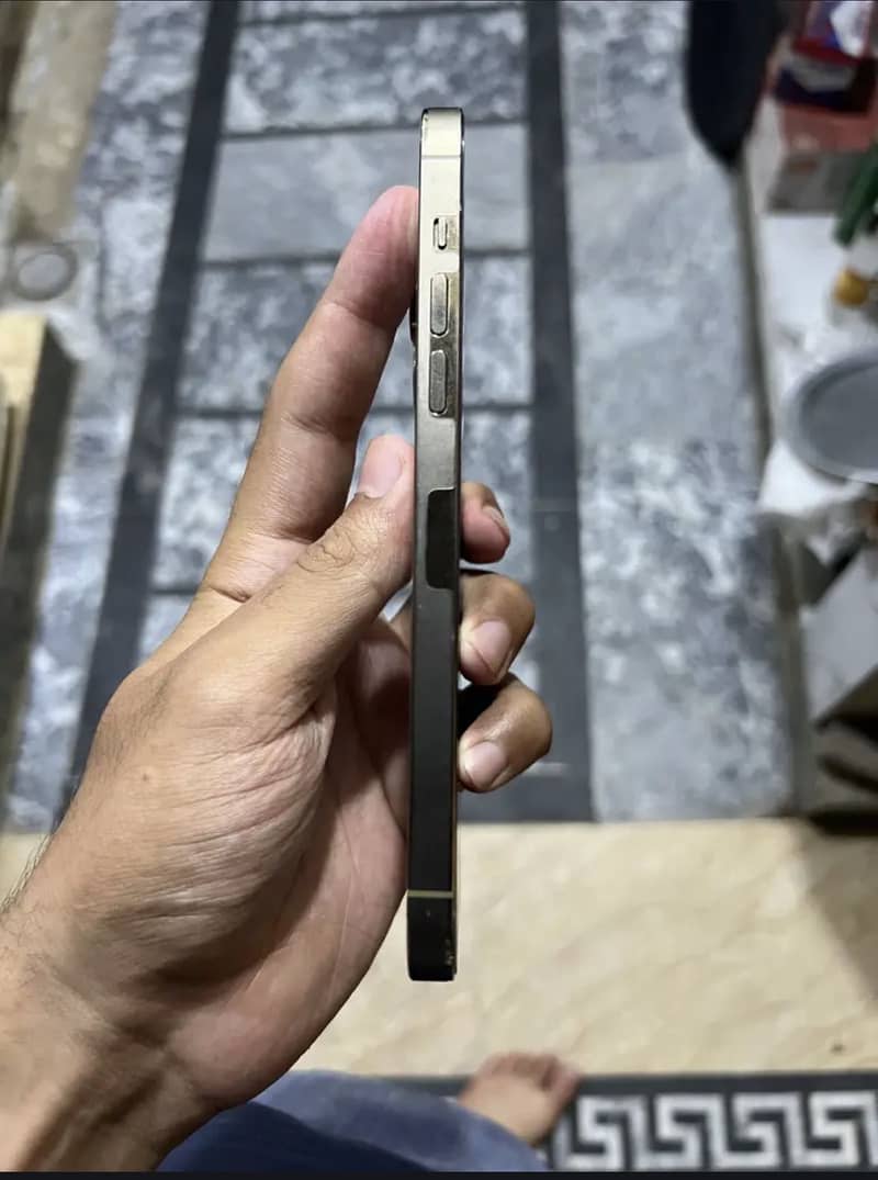 Iphone 14 pro max 4