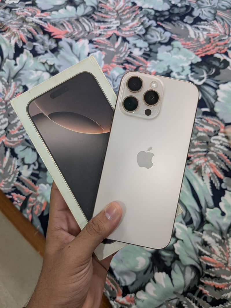 Apple iPhone 16 Pro Max 8