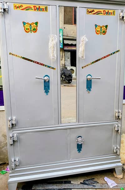 NEW SAFE ALMARI
