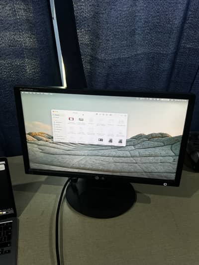 LG Flatron 22 inch LCD E2211S | VGA