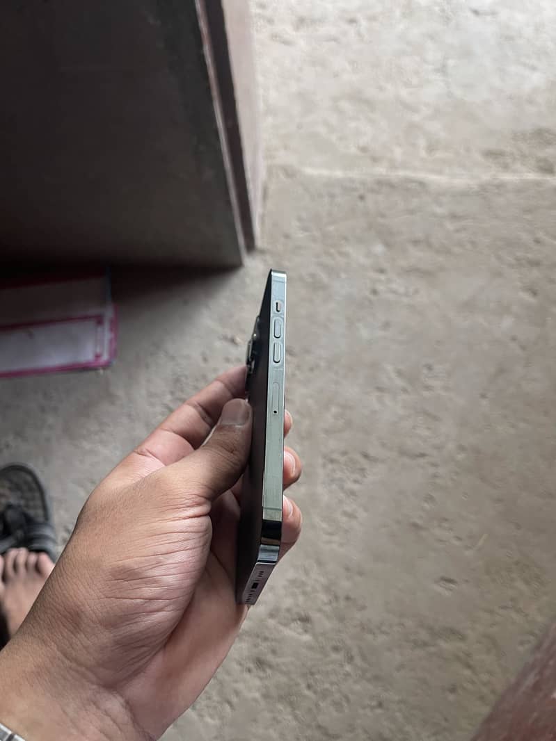 Apple iPhone 13 Pro 1