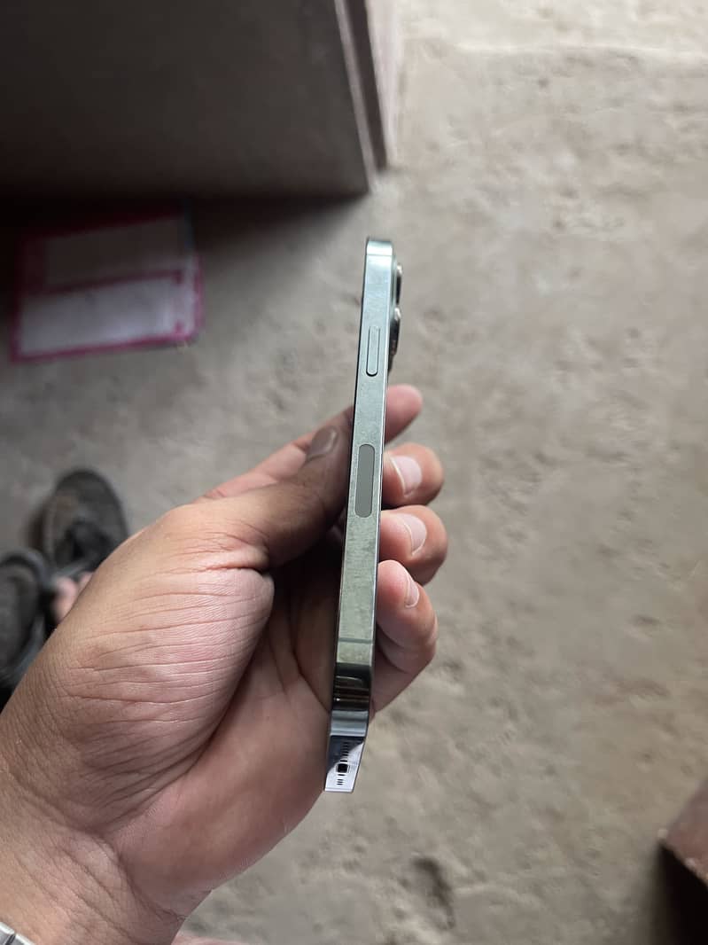 Apple iPhone 13 Pro 2