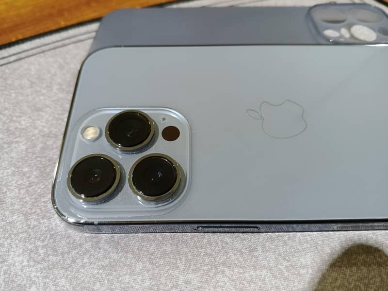 Apple iPhone 13 Pro 2