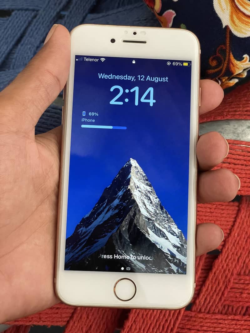 Apple iPhone 8 1