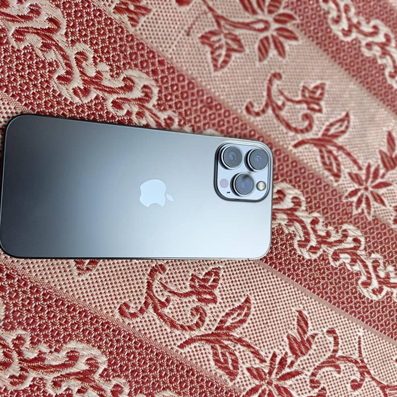 Apple iPhone 13 Pro Max 8