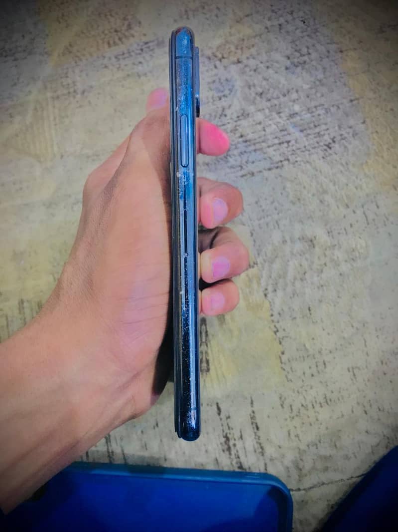 Apple iPhone X 3