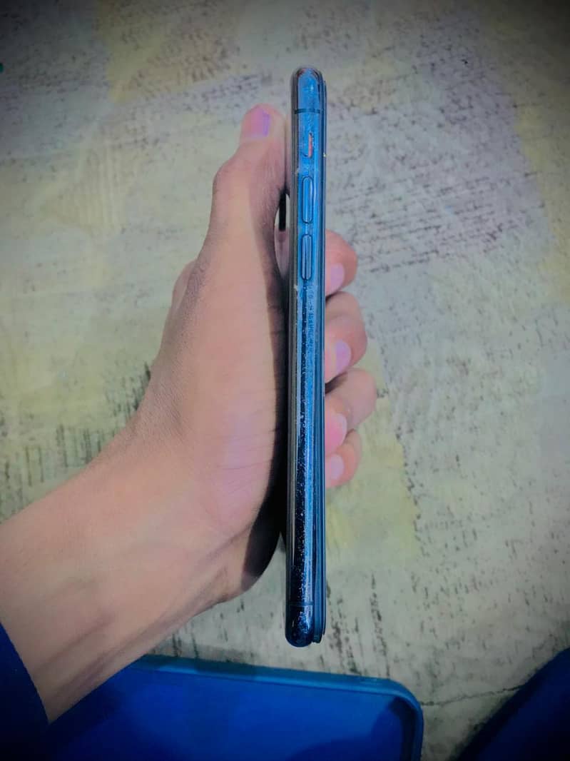 Apple iPhone X 4