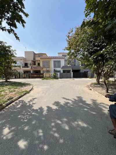 10 Marla Plot Available At Hot Location Near To park Mosque & Commercial At Reasonable Price In New Lahore City phase 2