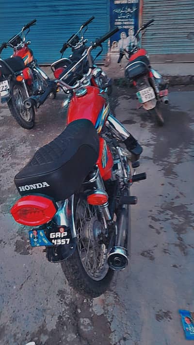HONDA 125 FOR SELL 18 MODEL IN GENUINE CONDITION