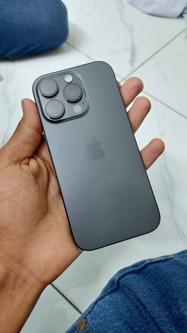 Apple iPhone 16 Pro 0