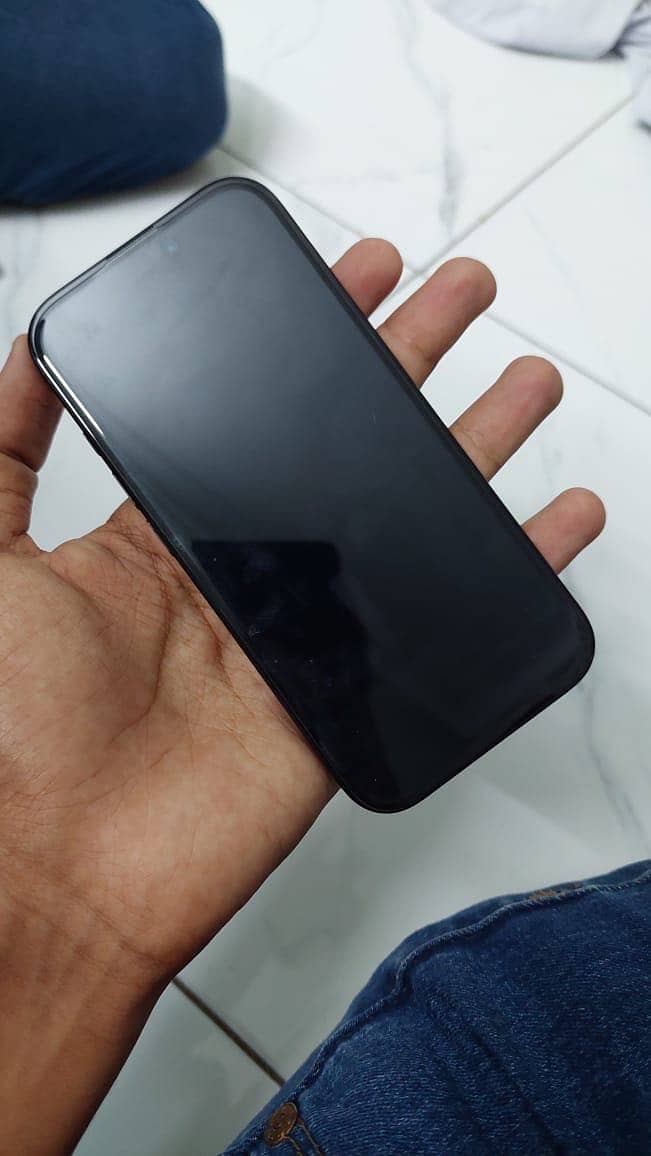 Apple iPhone 16 Pro 1