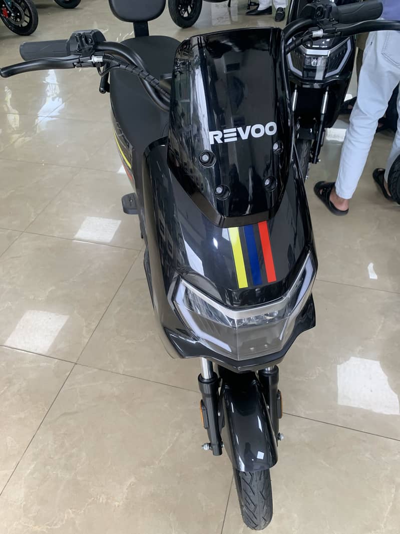 Revoo Y06 2