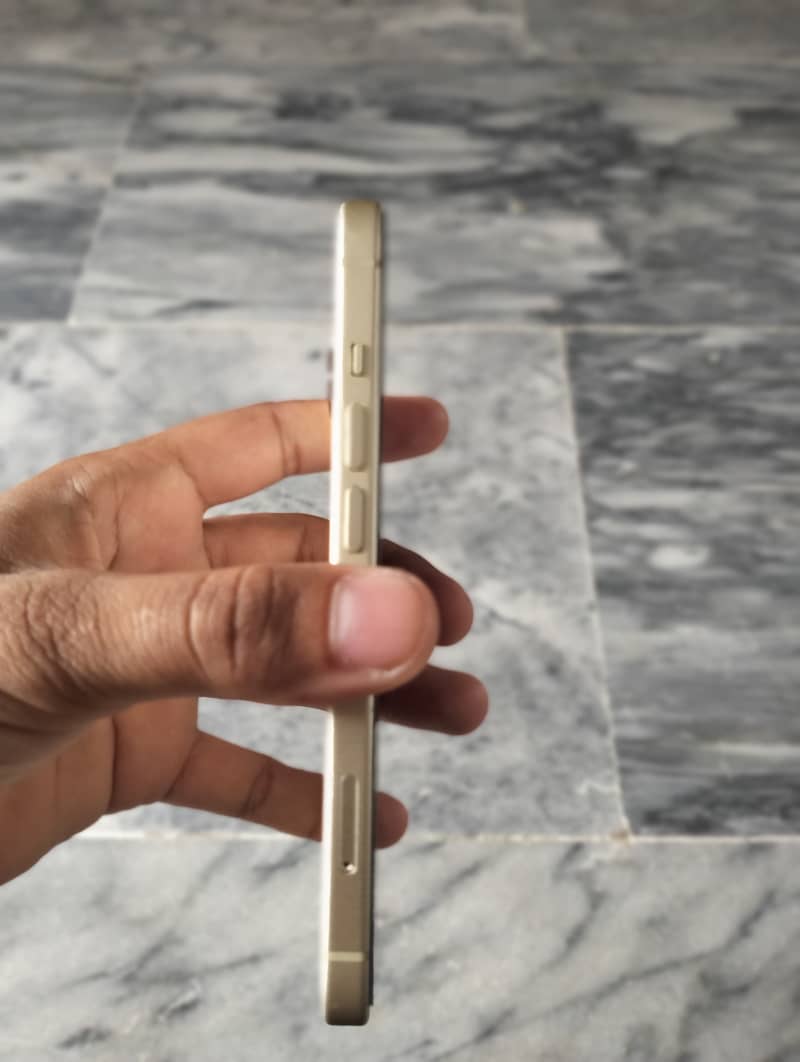 Apple iPhone 15 plus 2