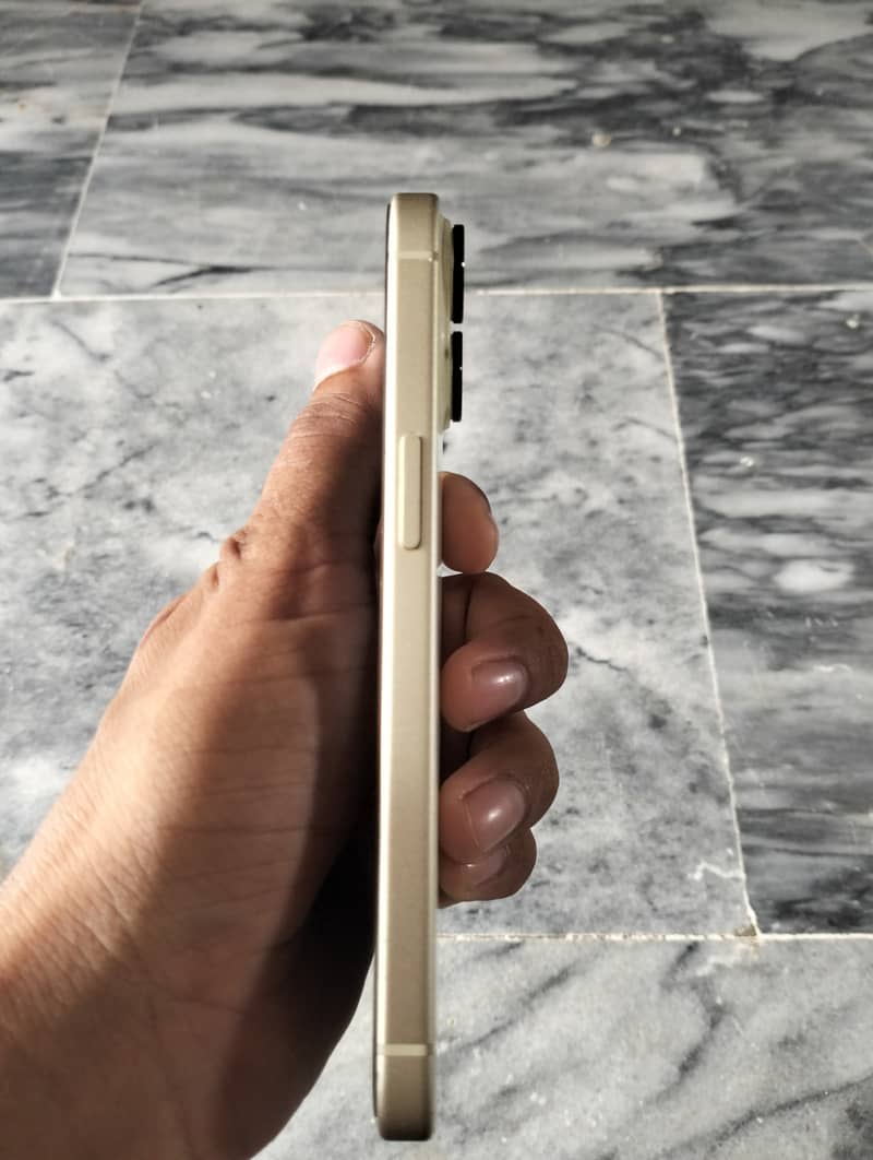 Apple iPhone 15 plus 3