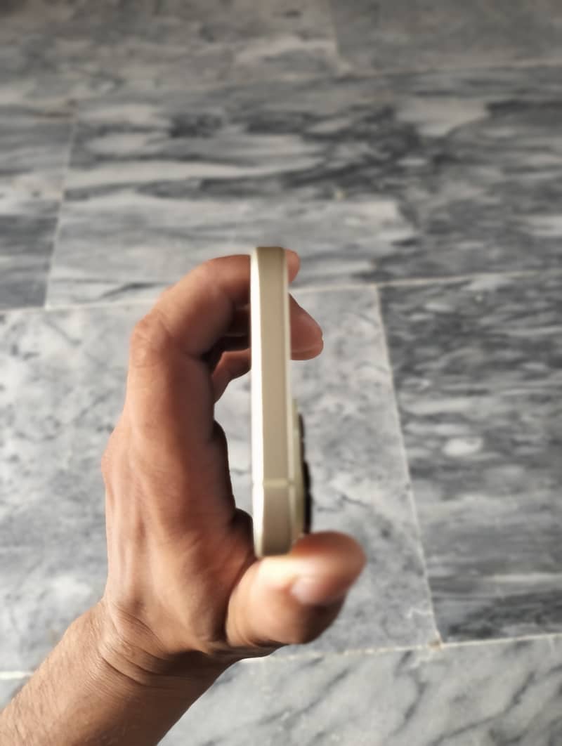 Apple iPhone 15 plus 4