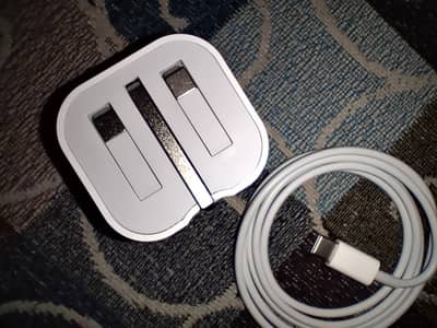 iphone 14 Pro Max Used Charger 20W Charger & Only Cabel Box Pulled