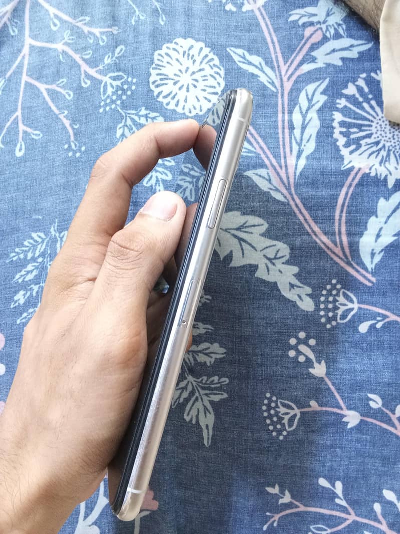 Apple iPhone 11 Pro Max 2