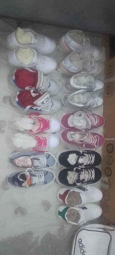 Men's sports shoes