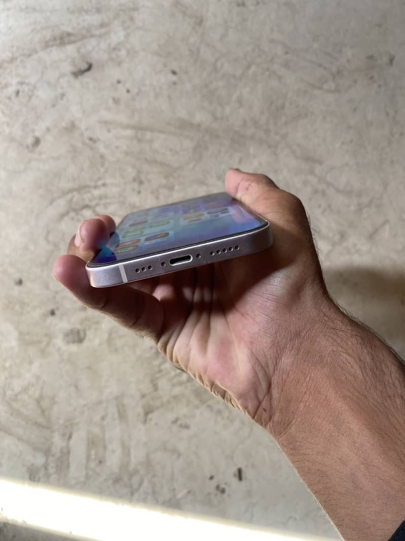 Apple iPhone 13 4