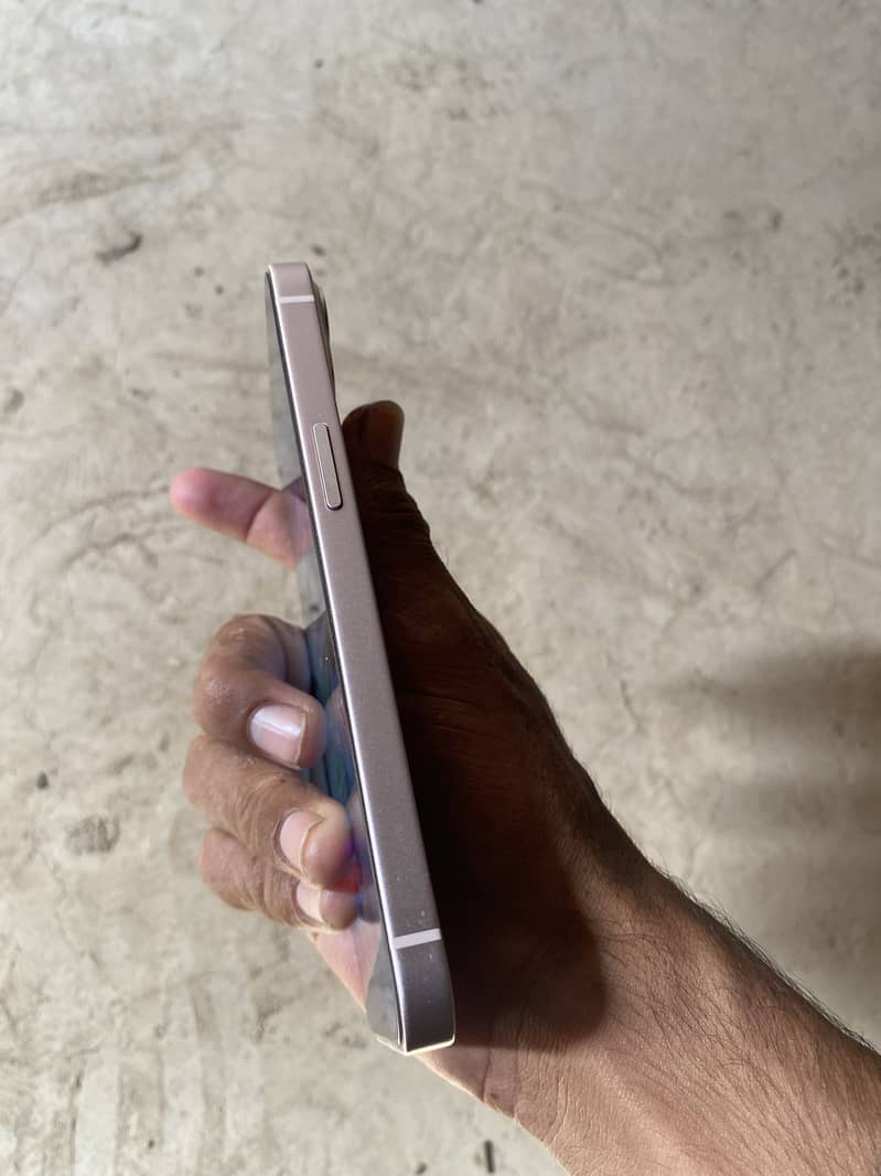 Apple iPhone 13 5