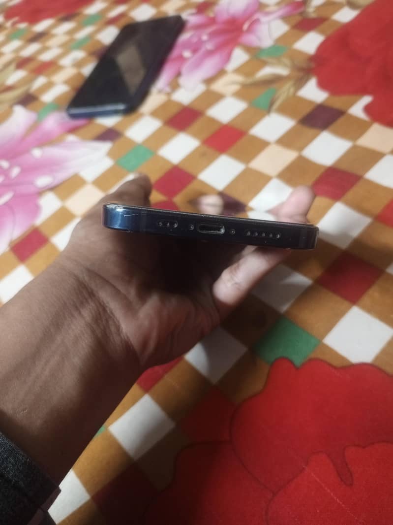 Apple iPhone 12 3