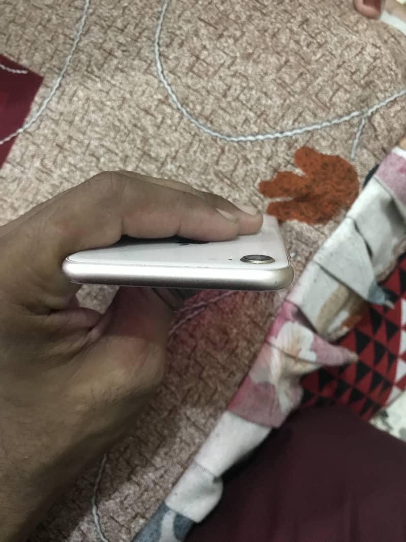 Apple iPhone 8 1