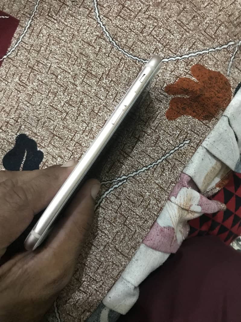 Apple iPhone 8 3