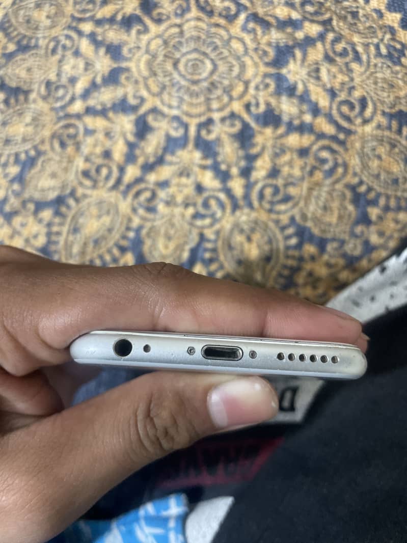 Apple iPhone 6S 4