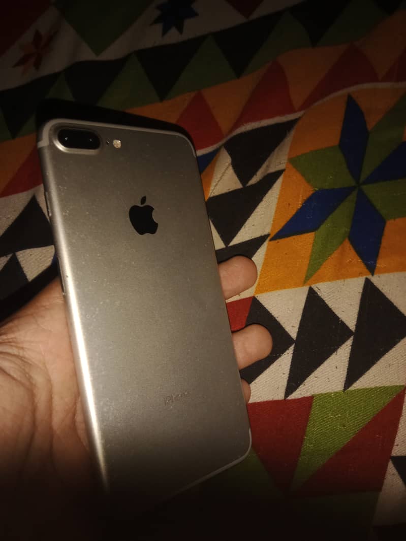 Apple iPhone 7 Plus 0
