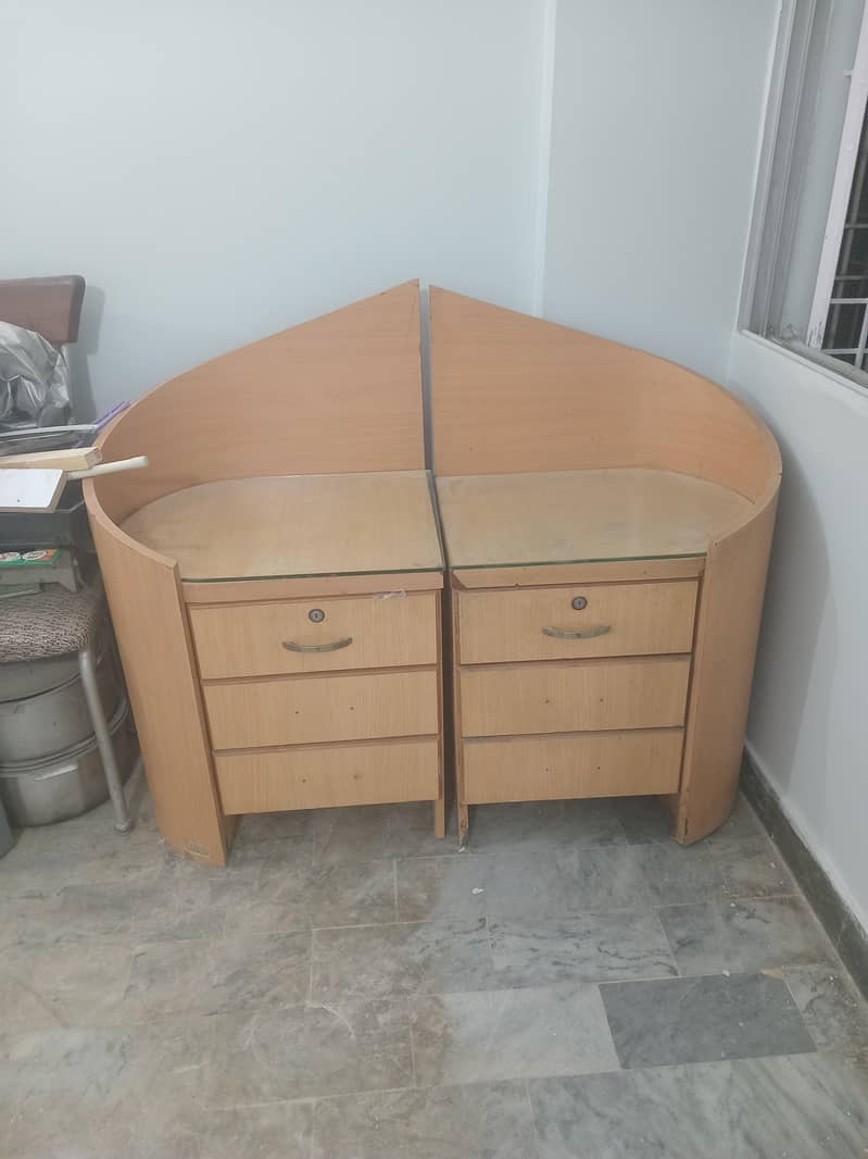 Dressing table & Side tables 8
