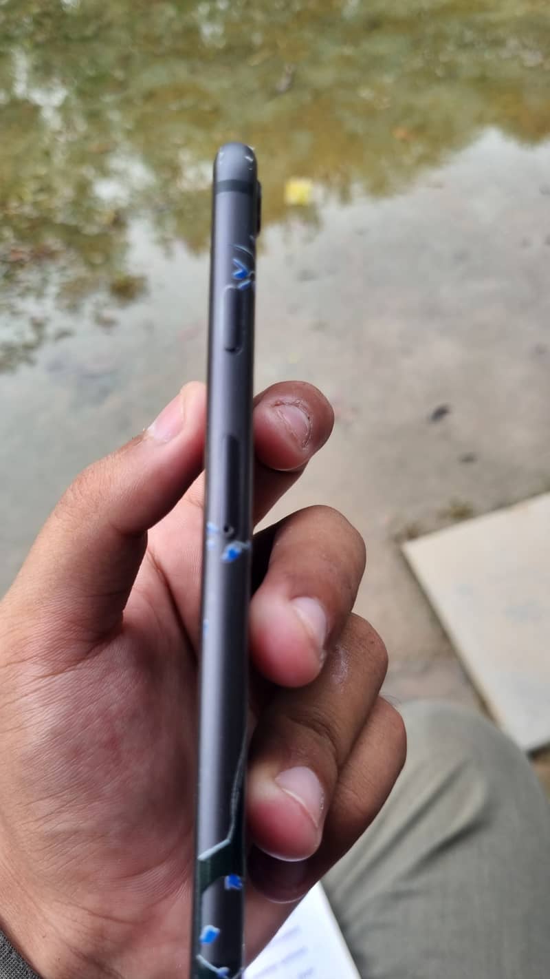 Apple iPhone 8 1
