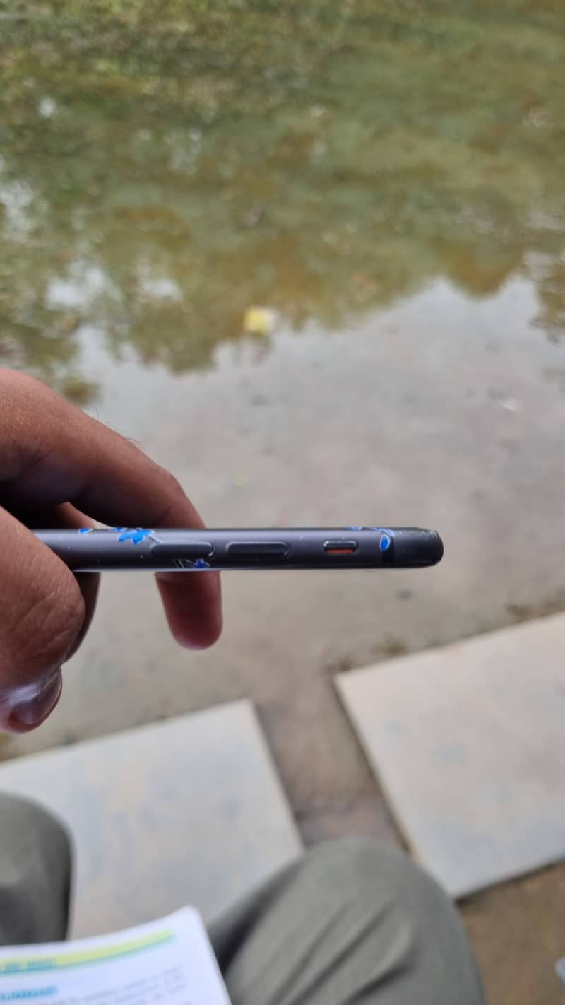 Apple iPhone 8 3