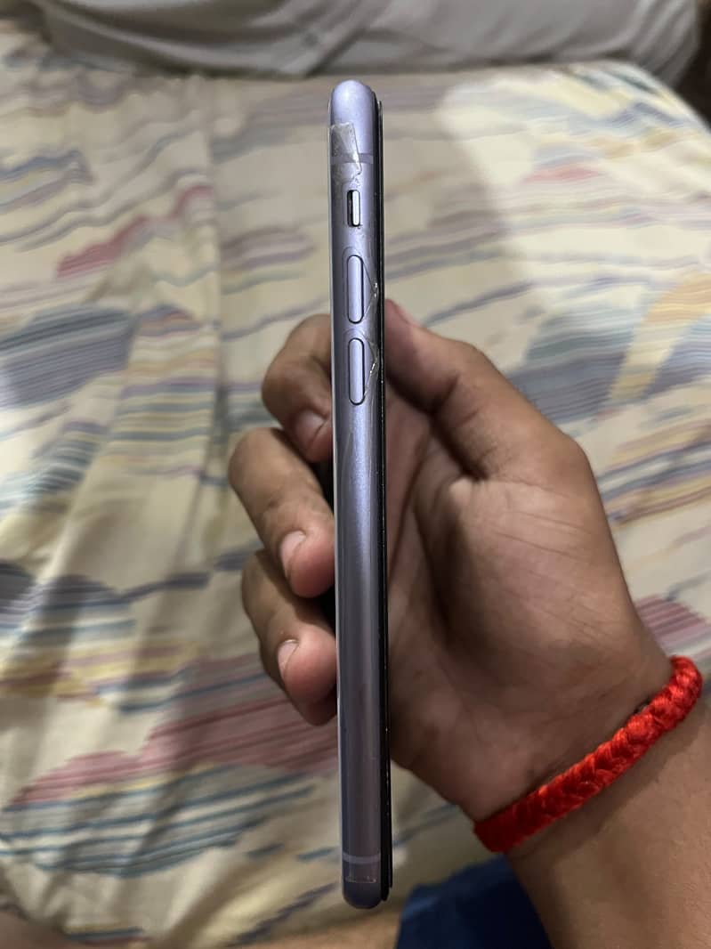 Apple iPhone 11 3