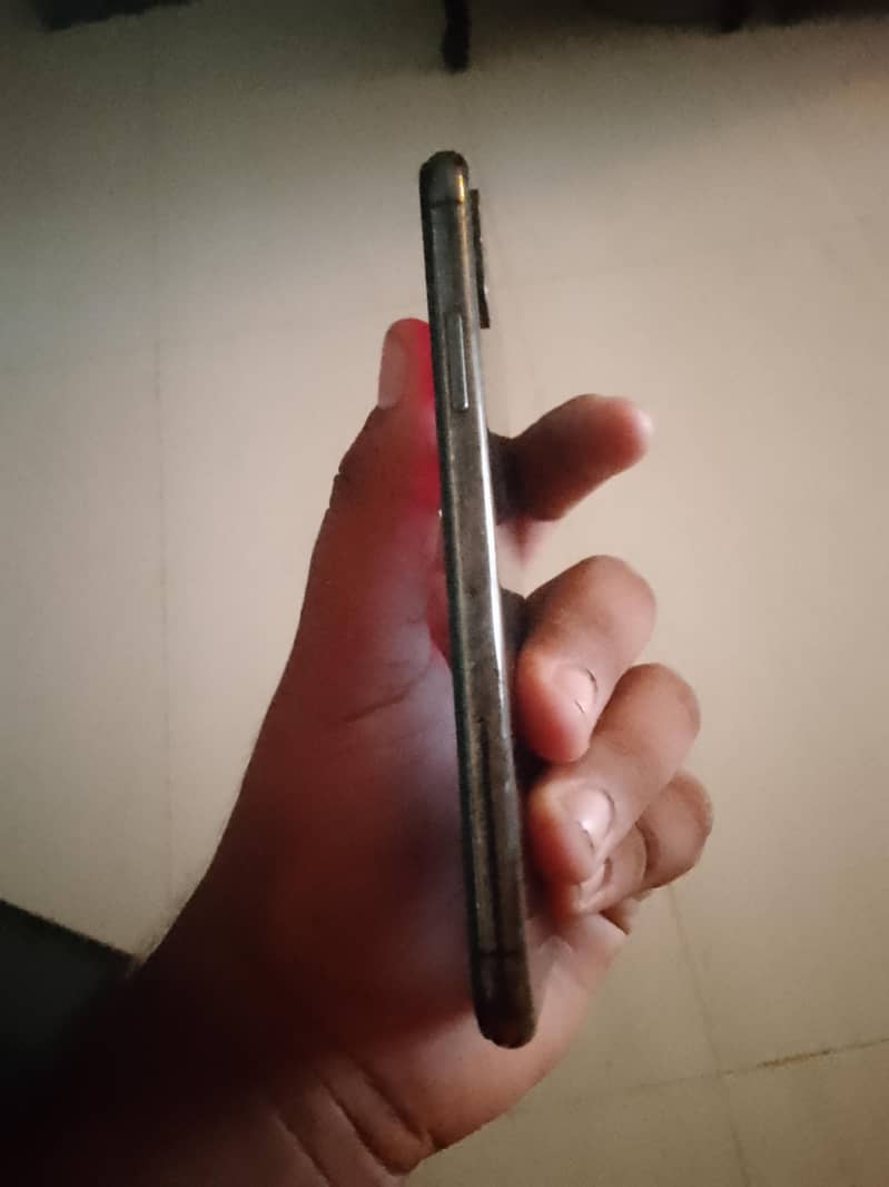 Apple iPhone X 4