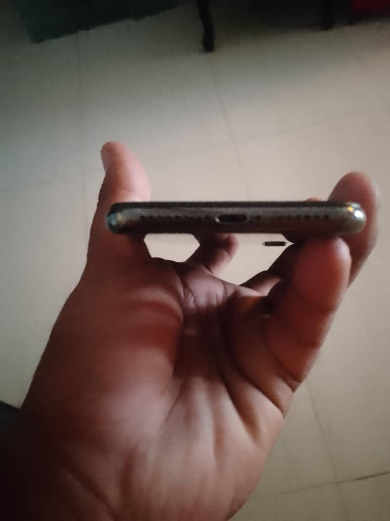 Apple iPhone X 5