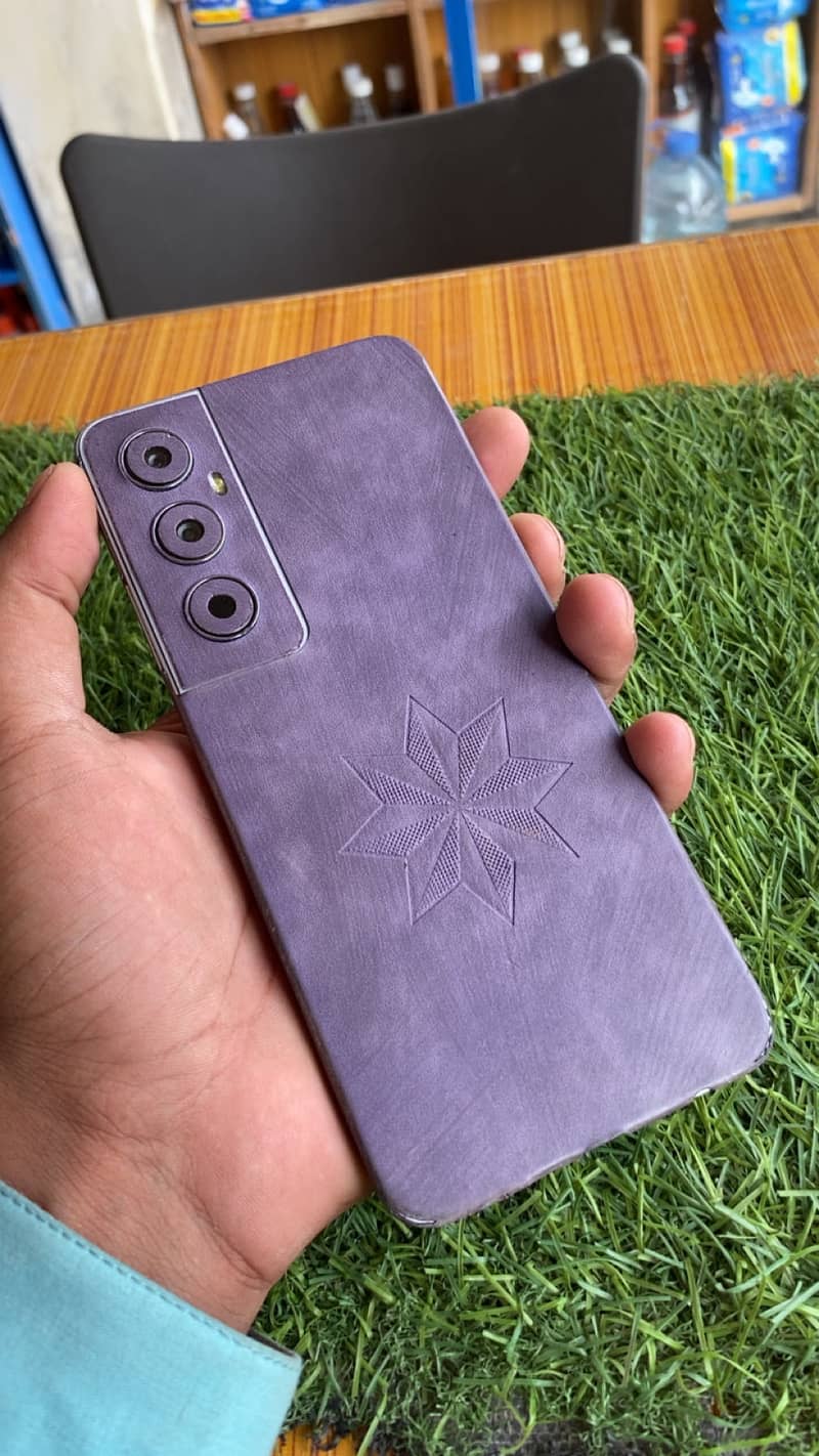 Realme C65 2