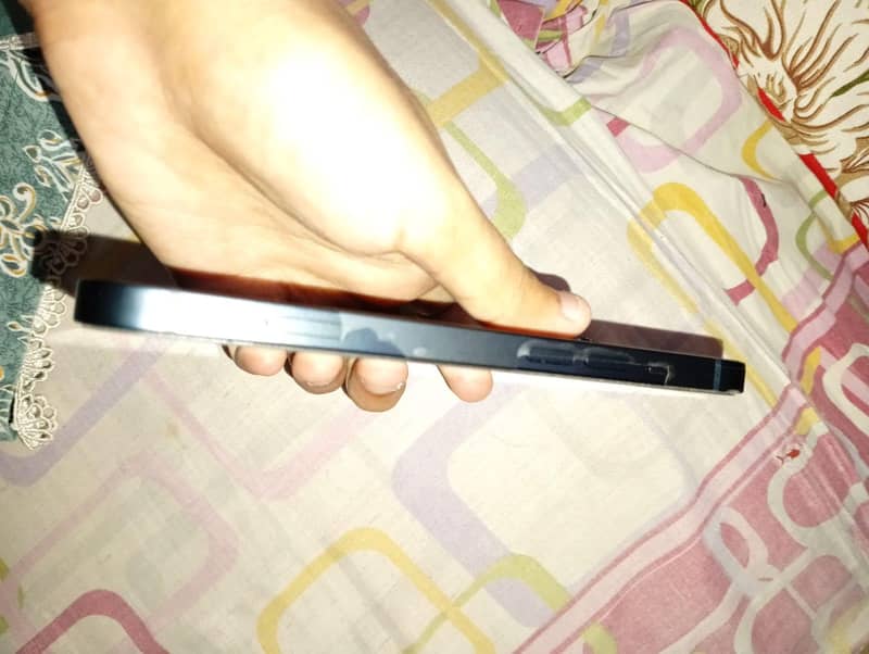 Apple iPhone 13 4