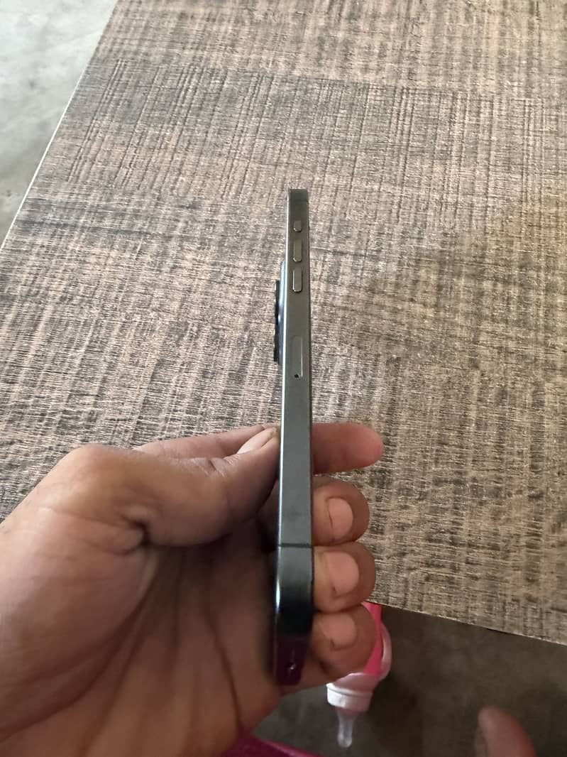 Apple iPhone 15 Pro Max 2