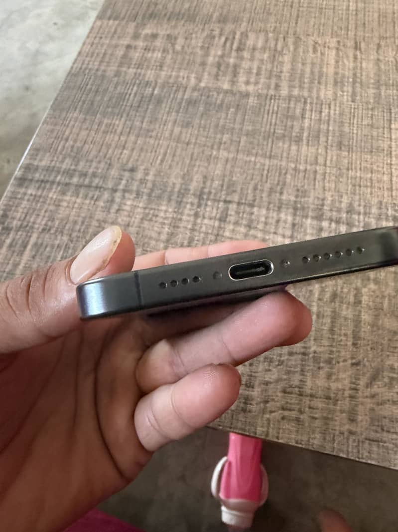 Apple iPhone 15 Pro Max 3