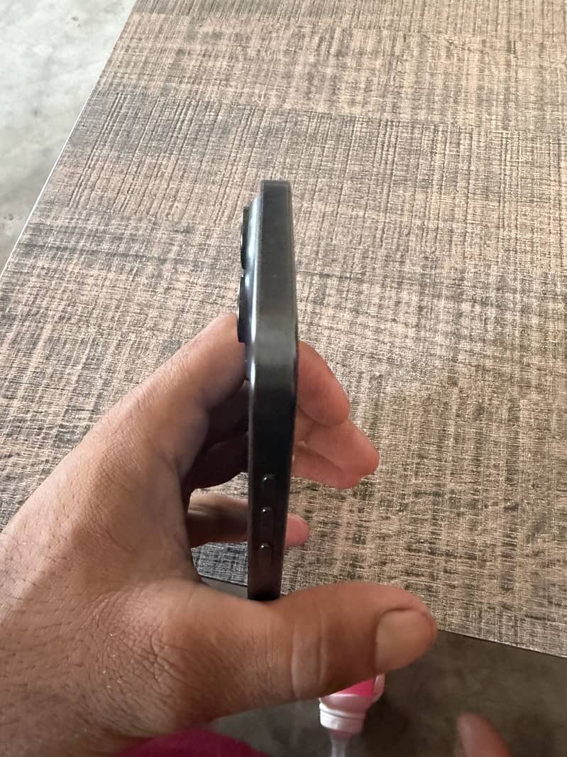 Apple iPhone 15 Pro Max 4