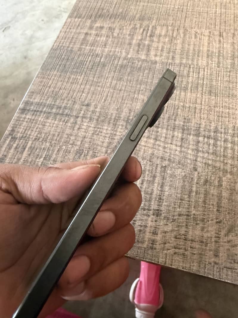 Apple iPhone 15 Pro Max 6