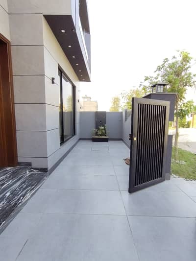 10 Marla Brand New House for sale in Royal orchard Multan