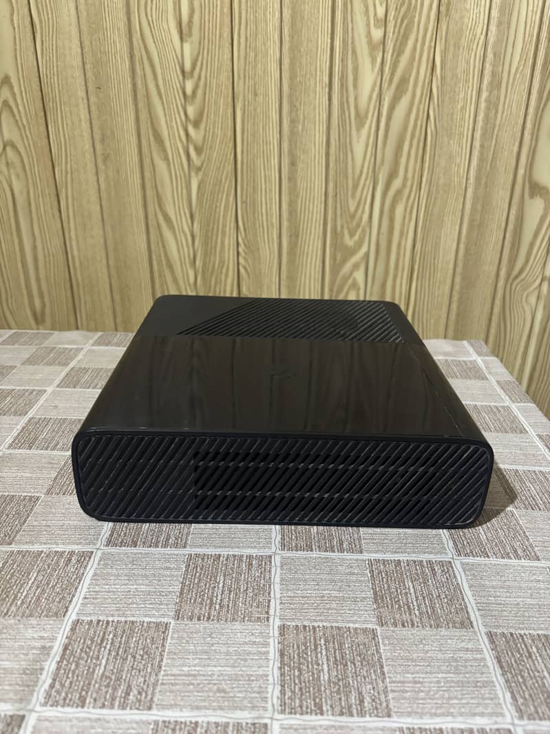 Xbox 360 Slim 2