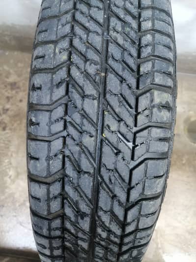 Salae. 13 size kay ok tube wala tyre sirf Rs. 1,800 mein. 03319244484.