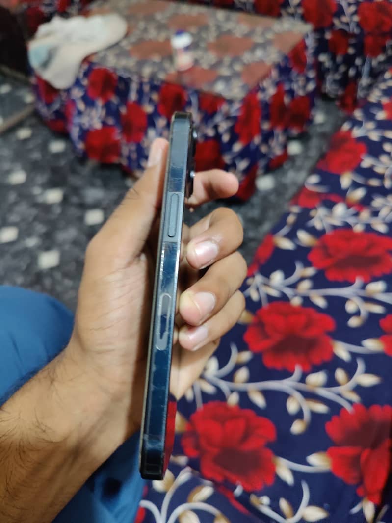 Apple iPhone 13 4