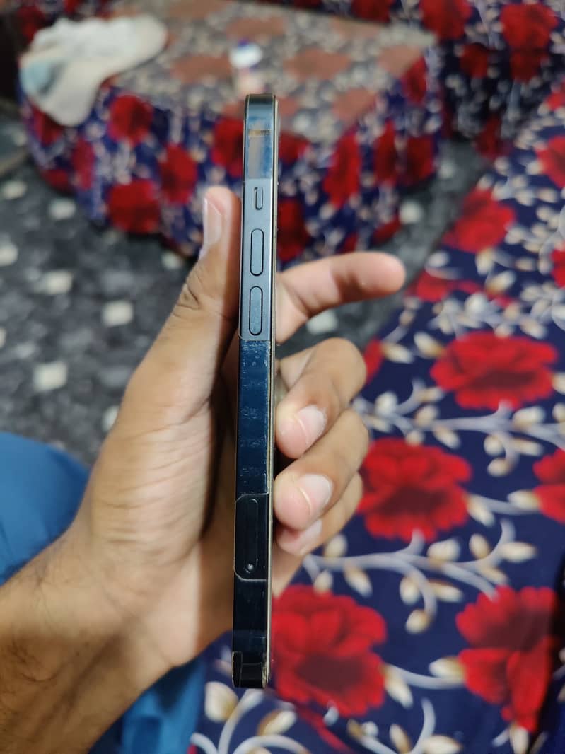 Apple iPhone 13 6