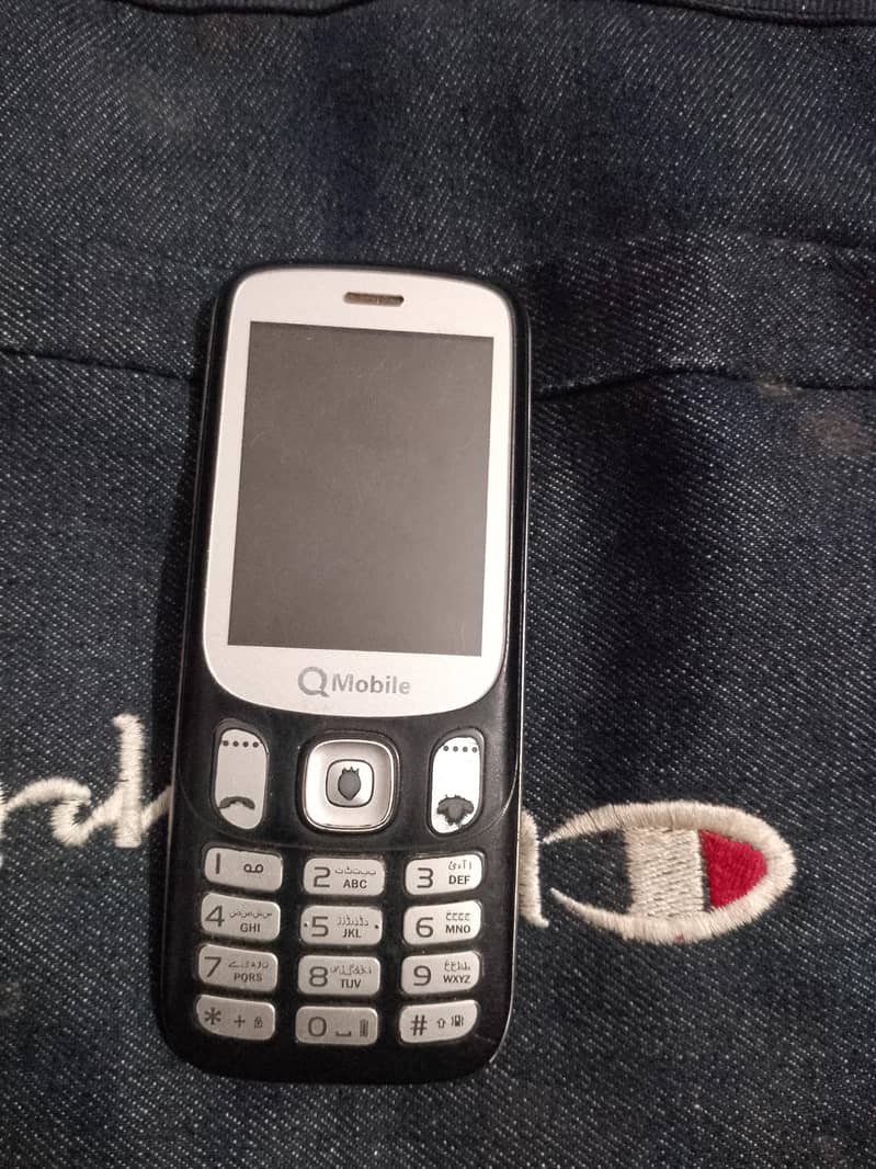 QMobile E4 2020 1