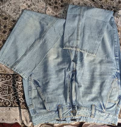 Balloon fit Jeans with size of 32 for man