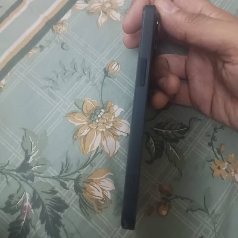 Apple iPhone 13 2