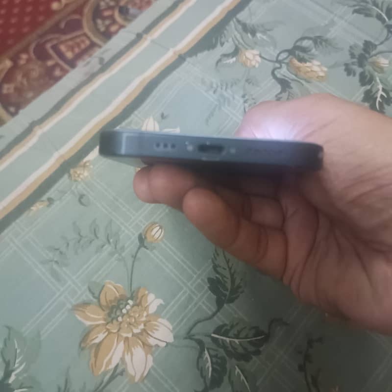 Apple iPhone 13 4